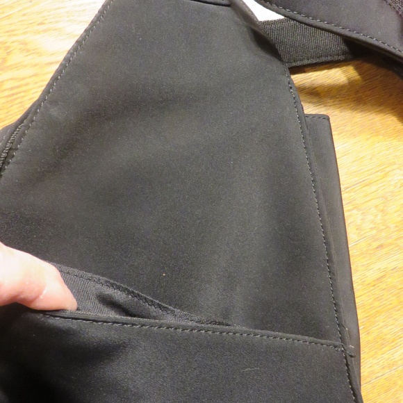 Walking Co black sidesling crossbody bag, nwot - Picture 6 of 6